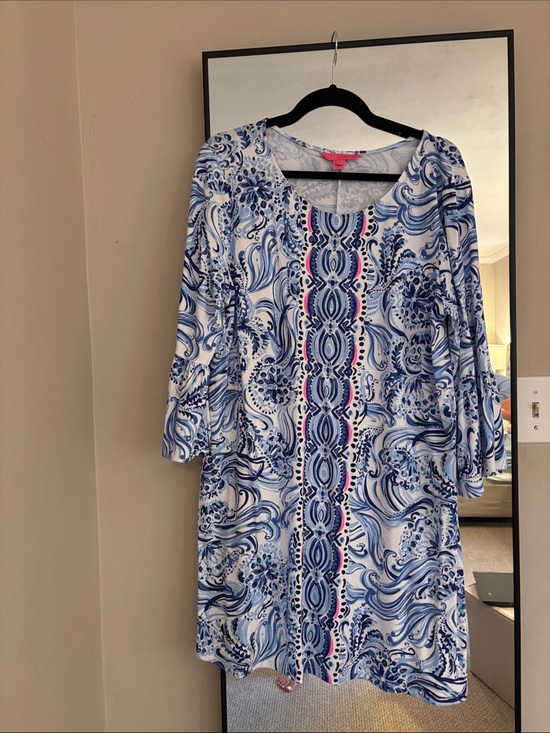 Lilly Pulitzer Dresses & Skirts - Like New Lilly Pulitzer Blue and White Printed Shift Dress with Pink Accents